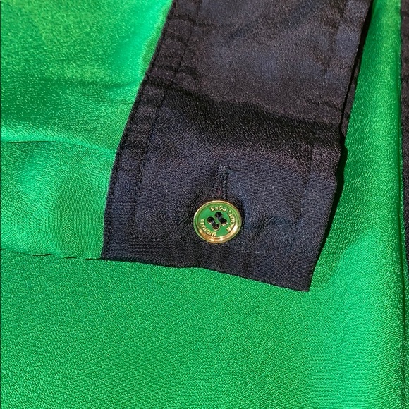 MICHAEL Michael Kors Kelly Green V-Neck Blouse - Picture 6 of 8